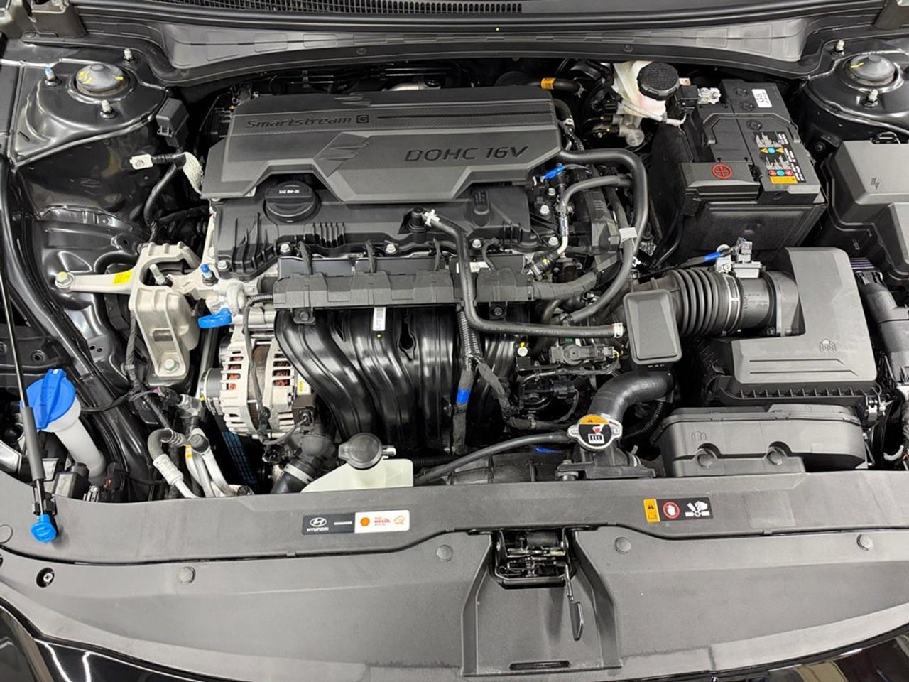 2026 Hyundai Elantra Luxury IVT Photo
