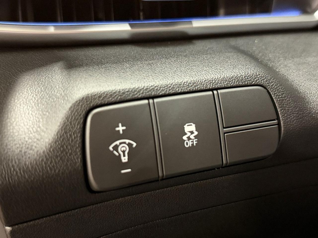 2026 Hyundai Elantra Luxury IVT Photo