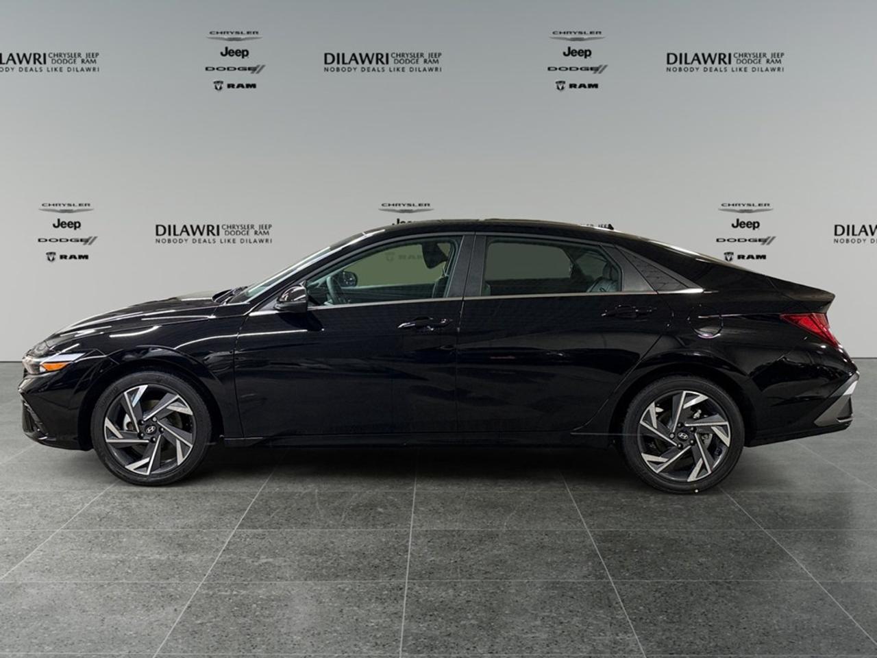 2026 Hyundai Elantra Luxury IVT Photo1