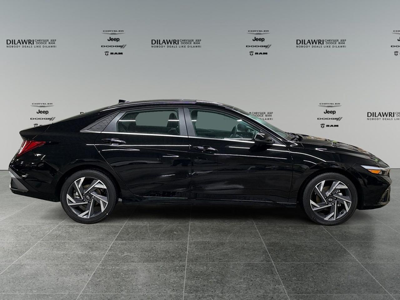 2026 Hyundai Elantra Luxury IVT Photo