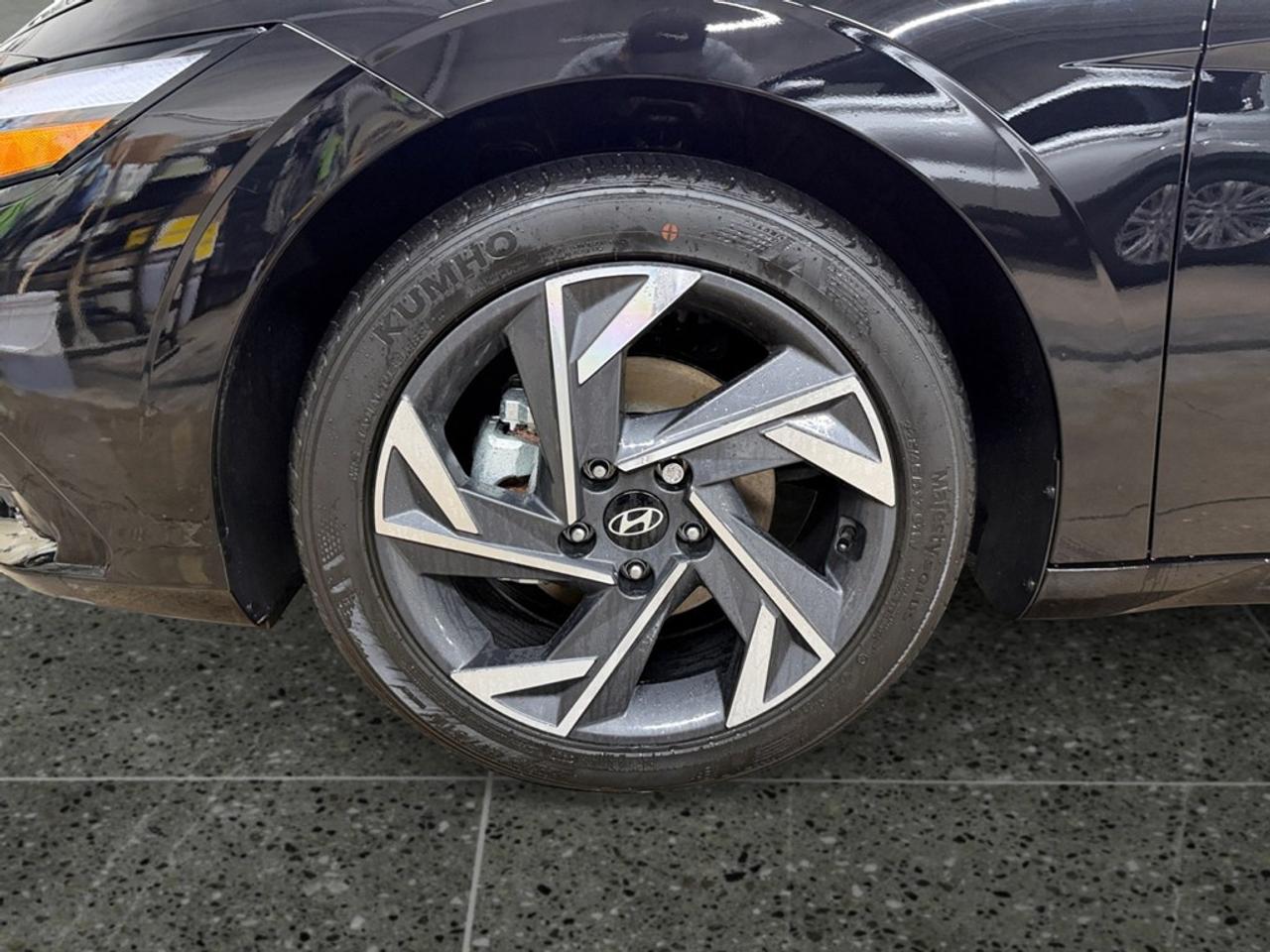 2026 Hyundai Elantra Luxury IVT Photo