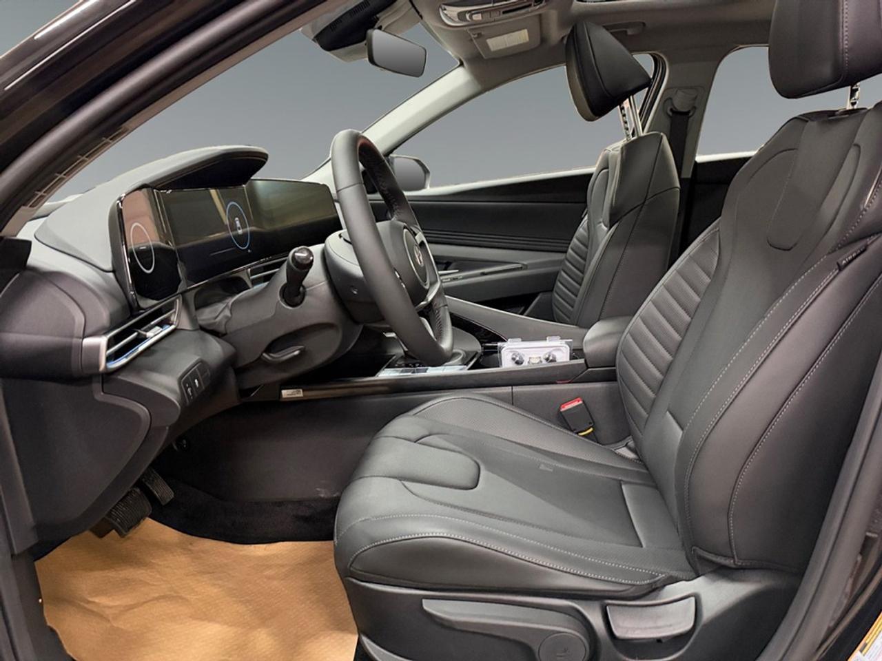 2026 Hyundai Elantra Luxury IVT Photo