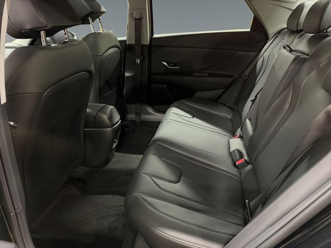 2026 Hyundai Elantra Luxury IVT Photo