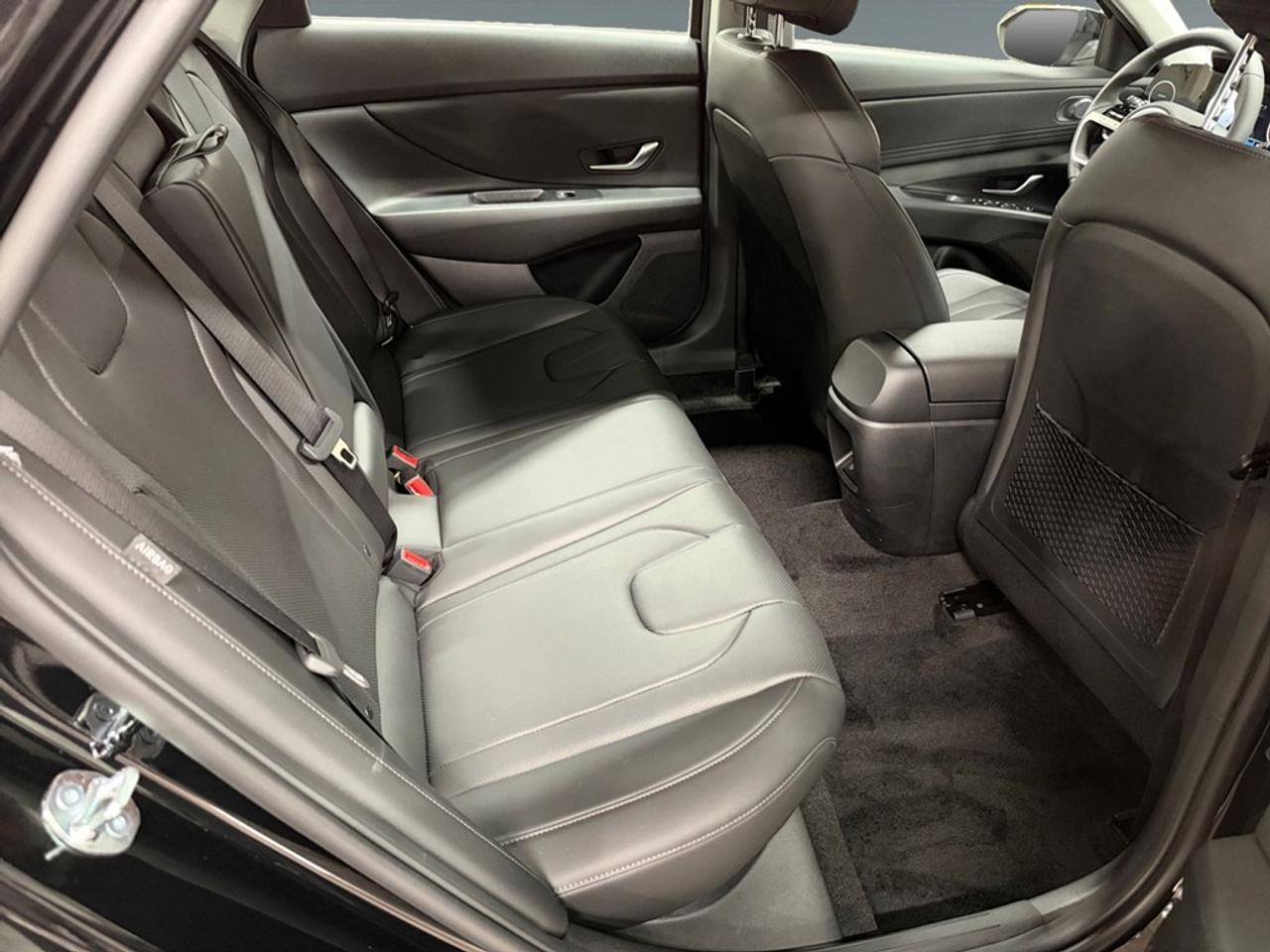 2026 Hyundai Elantra Luxury IVT Photo