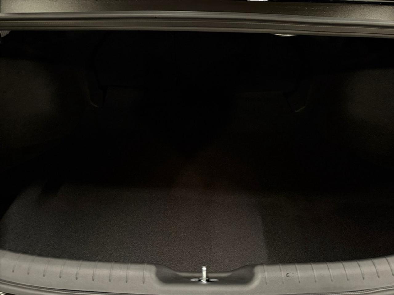 2026 Hyundai Elantra Luxury IVT Photo