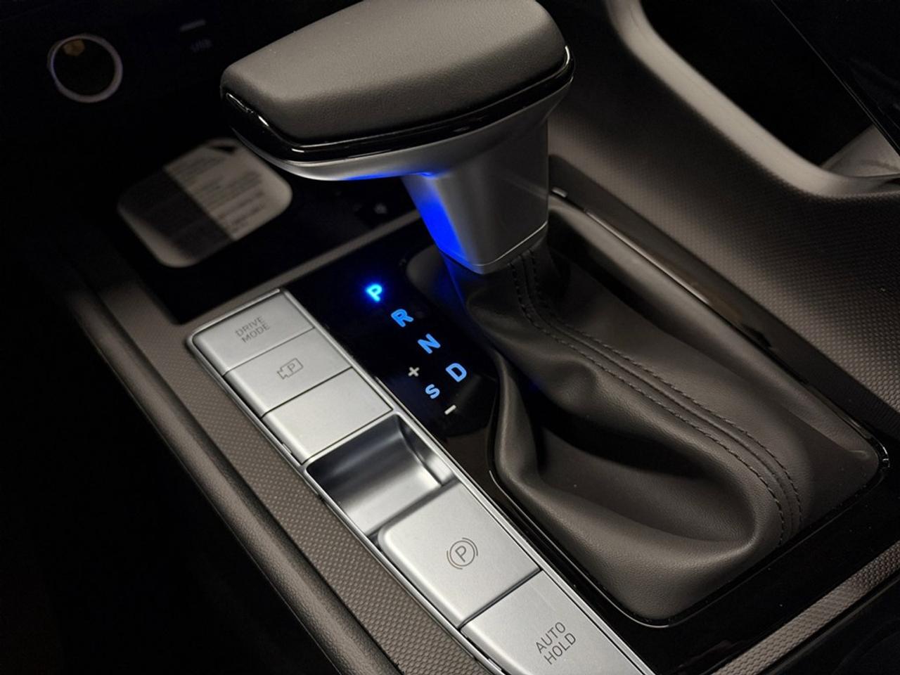 2026 Hyundai Elantra Luxury IVT Photo