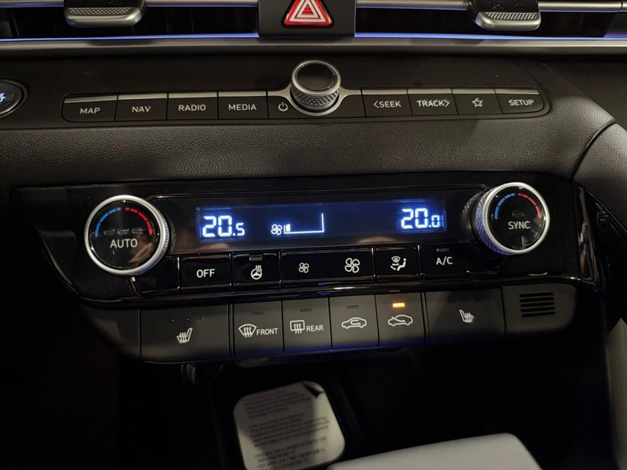 2026 Hyundai Elantra Luxury IVT Photo