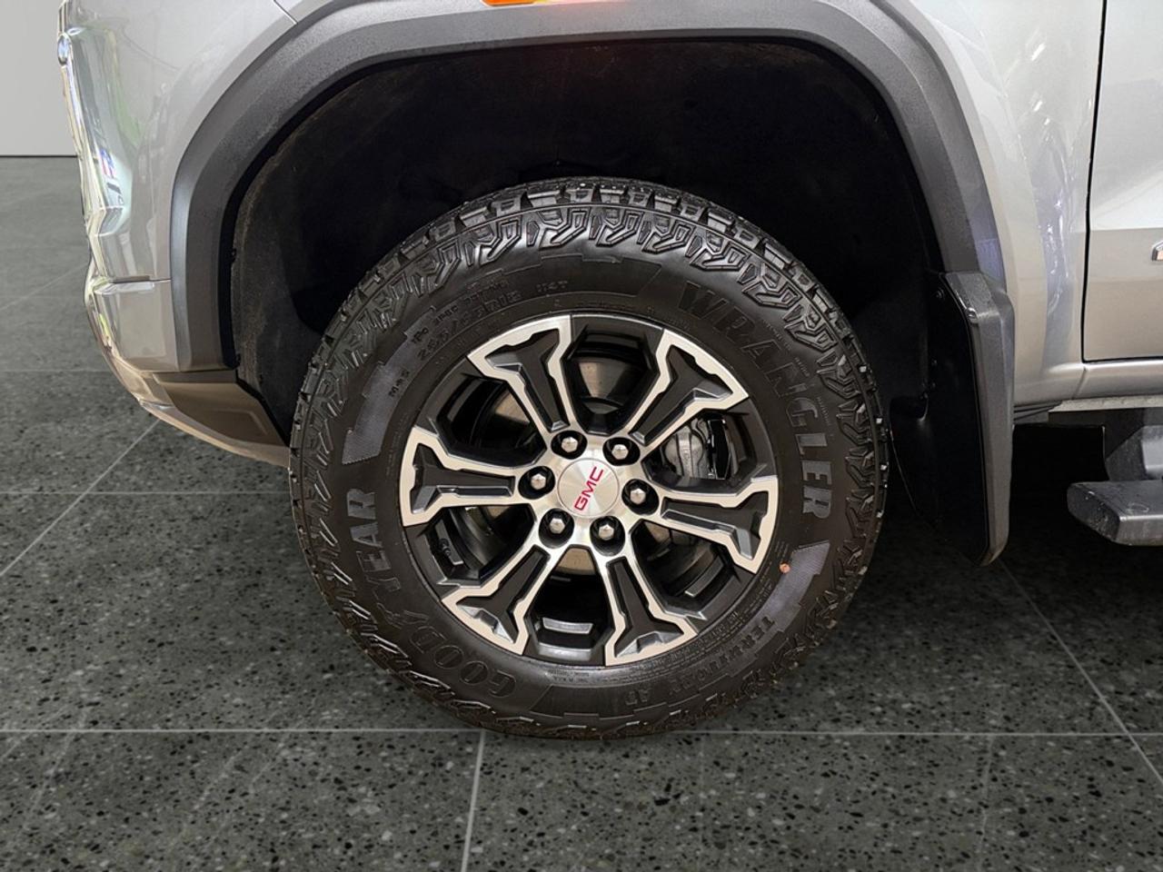 2024 GMC Canyon 4WD Crew Cab AT4 Photo