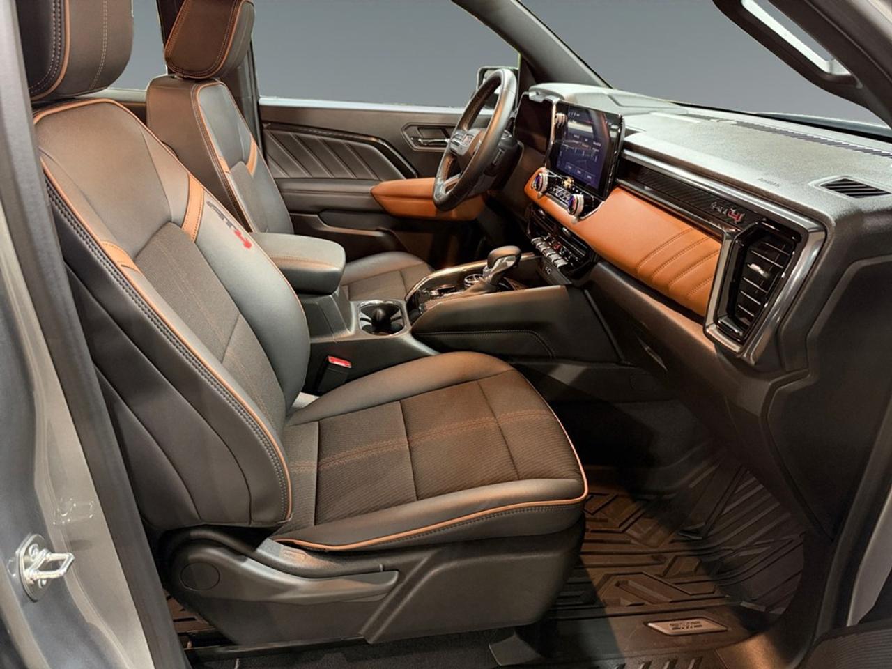2024 GMC Canyon 4WD Crew Cab AT4 Photo