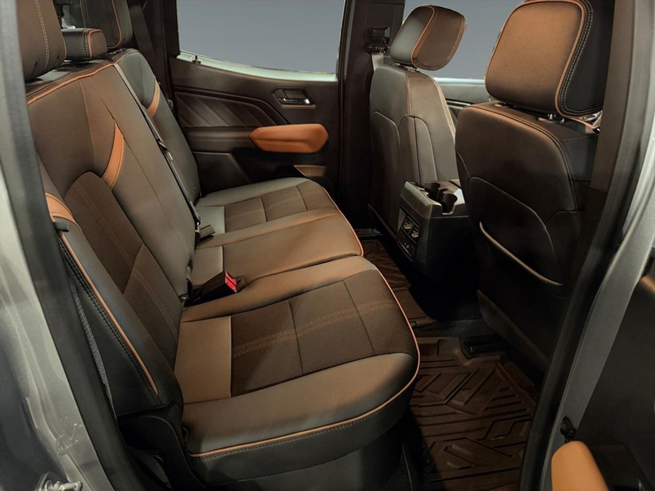 2024 GMC Canyon 4WD Crew Cab AT4 Photo