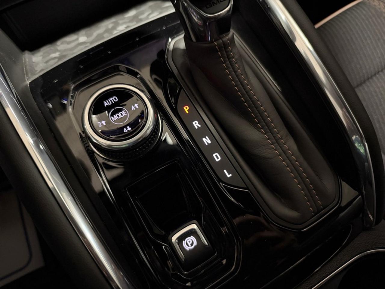 2024 GMC Canyon 4WD Crew Cab AT4 Photo