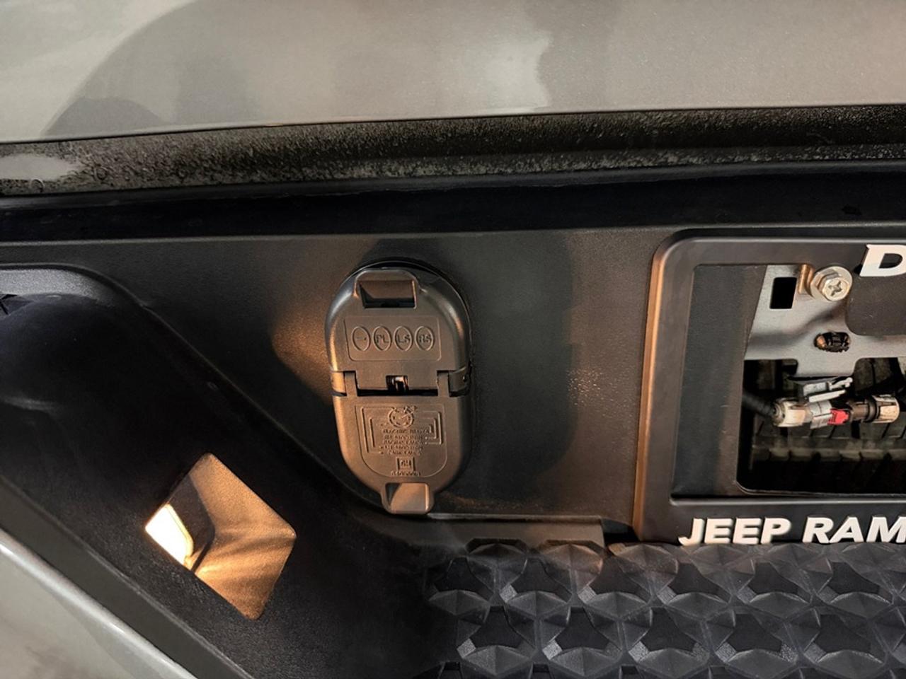 2024 GMC Canyon 4WD Crew Cab AT4 Photo