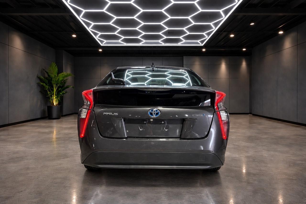 2018 Toyota Prius Auto Photo3
