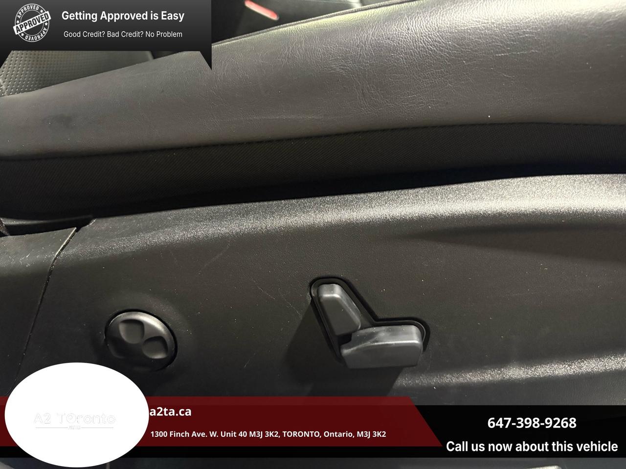 2012 Chrysler 300 4dr Sdn V8 300C AWD Photo