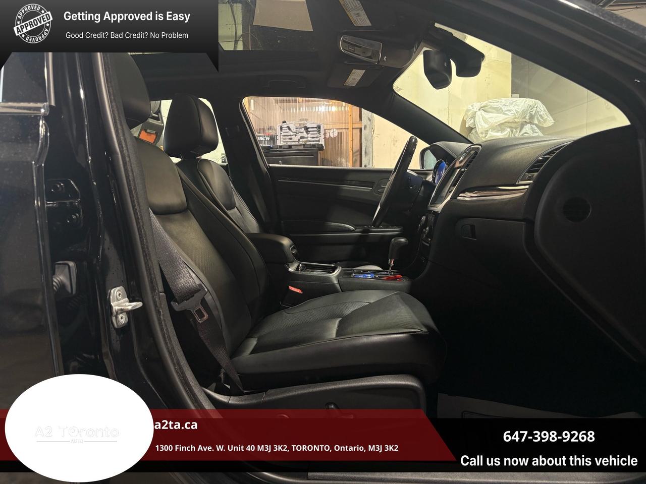 2012 Chrysler 300 4dr Sdn V8 300C AWD Photo