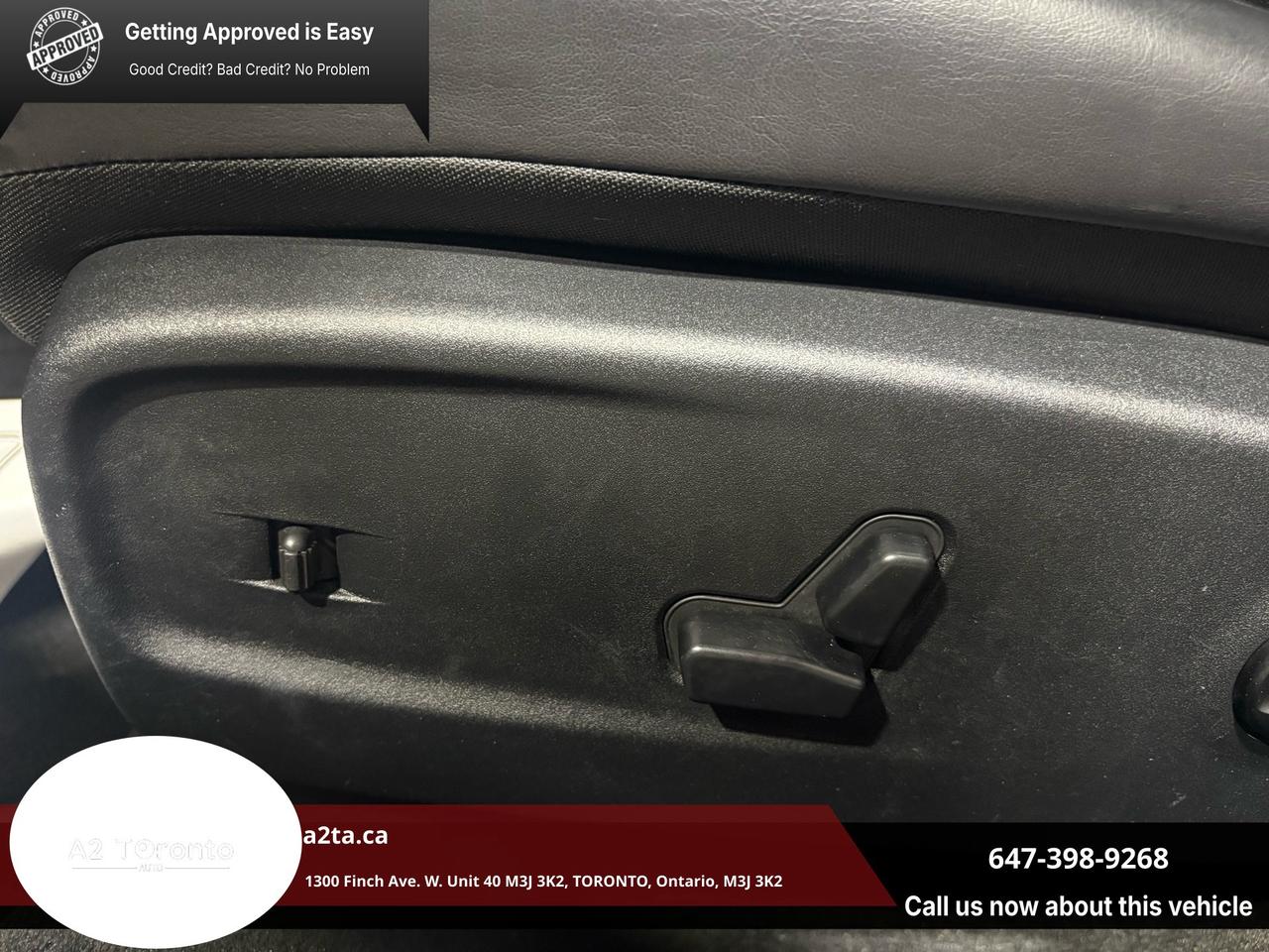 2012 Chrysler 300 4dr Sdn V8 300C AWD Photo