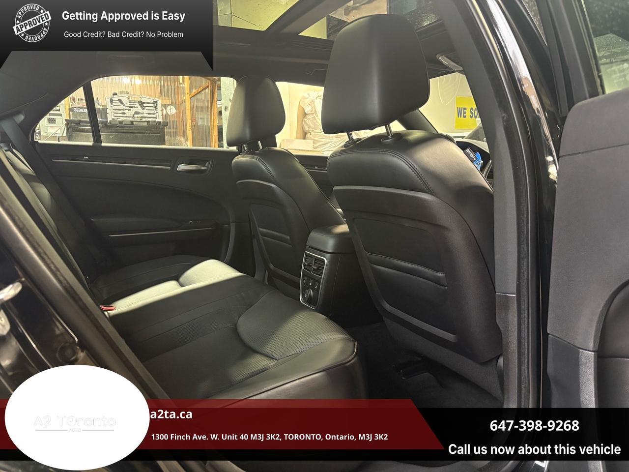 2012 Chrysler 300 4dr Sdn V8 300C AWD Photo