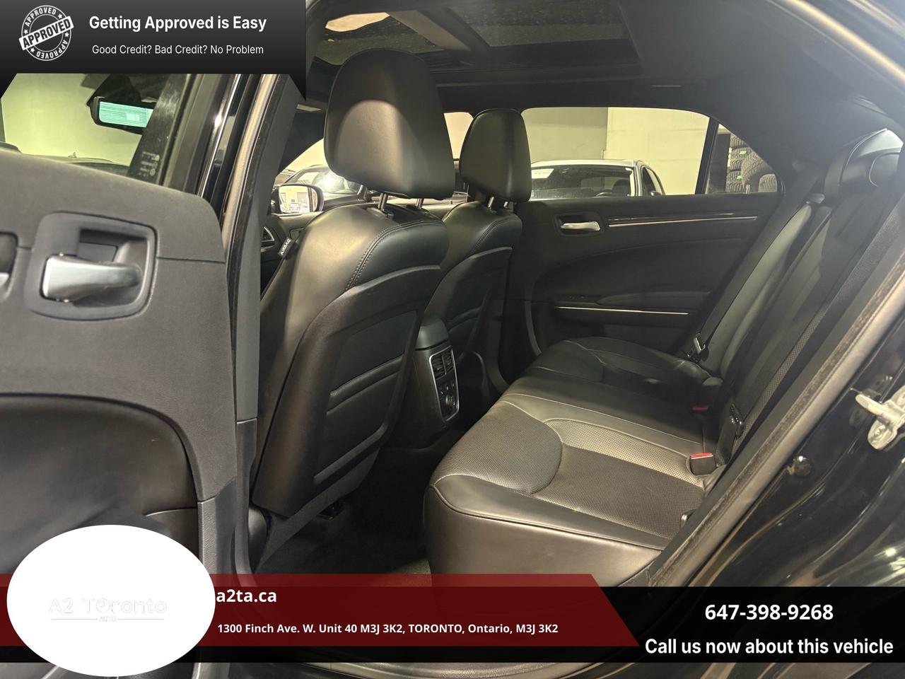 2012 Chrysler 300 4dr Sdn V8 300C AWD Photo