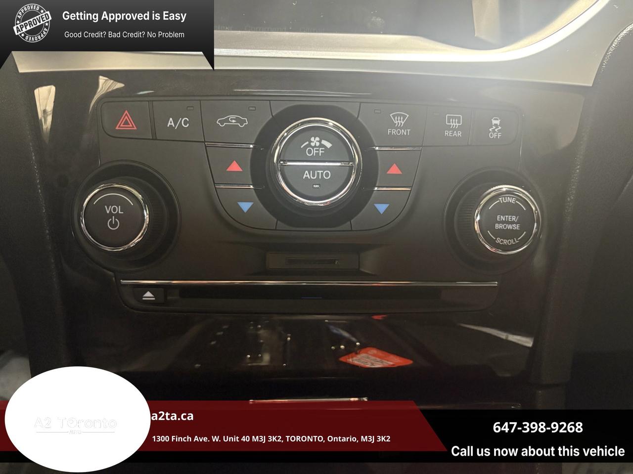 2012 Chrysler 300 4dr Sdn V8 300C AWD Photo