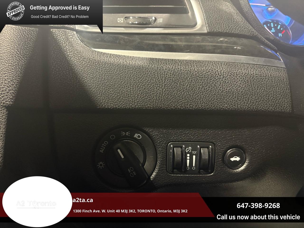 2012 Chrysler 300 4dr Sdn V8 300C AWD Photo