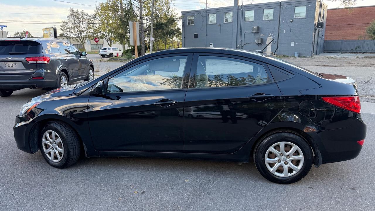 2013 Hyundai Accent GL Photo