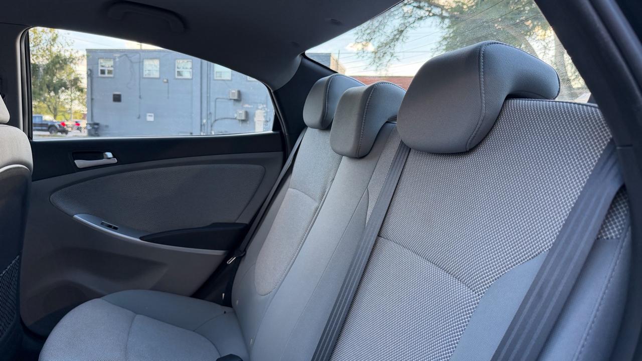 2013 Hyundai Accent GL Photo