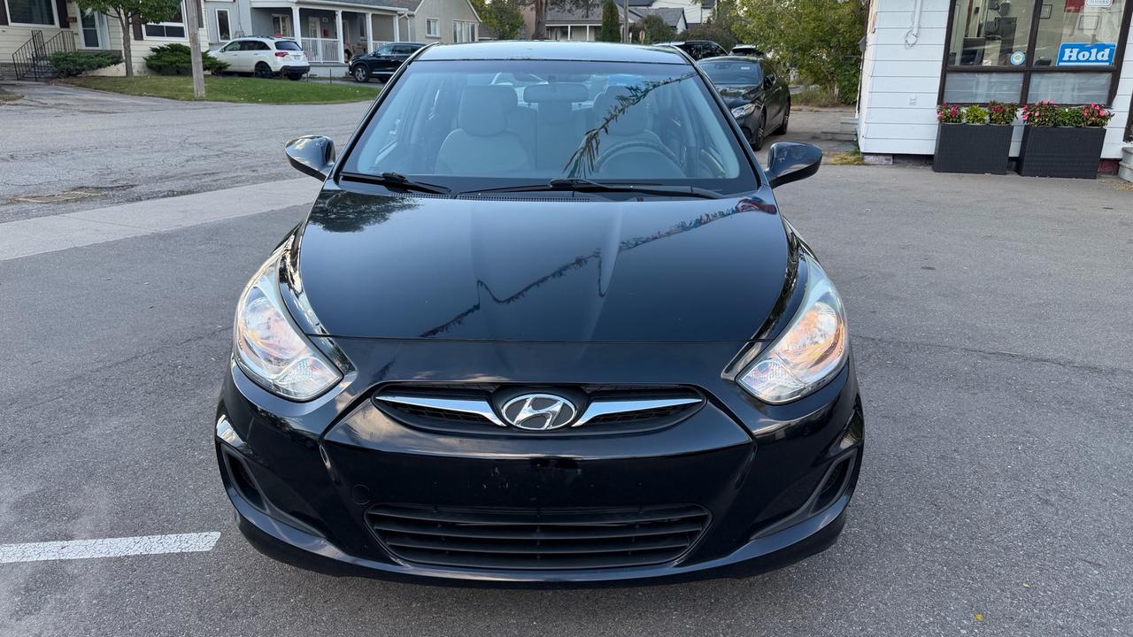 2013 Hyundai Accent GL Photo5