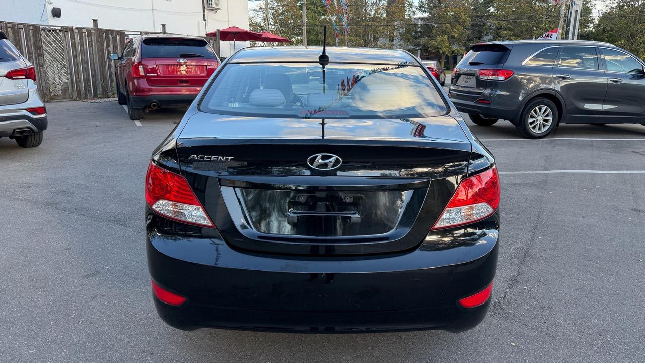 2013 Hyundai Accent GL Photo