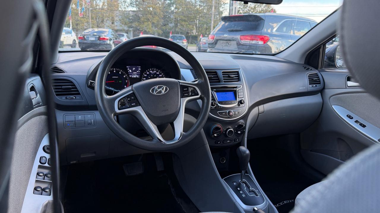 2013 Hyundai Accent GL Photo