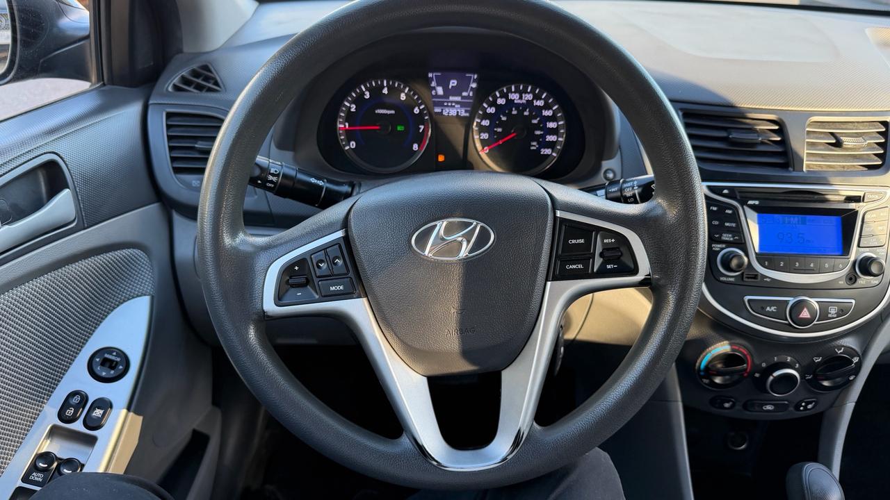 2013 Hyundai Accent GL Photo
