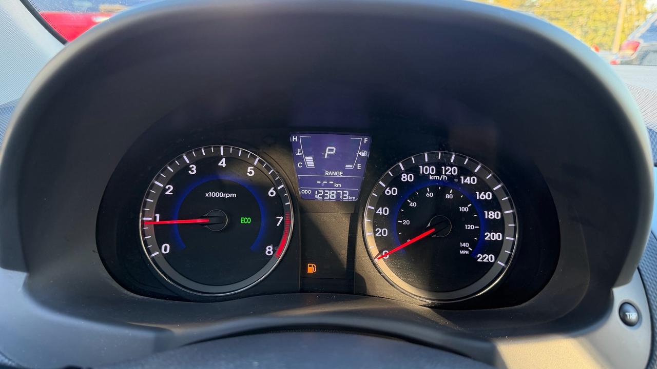 2013 Hyundai Accent GL Photo
