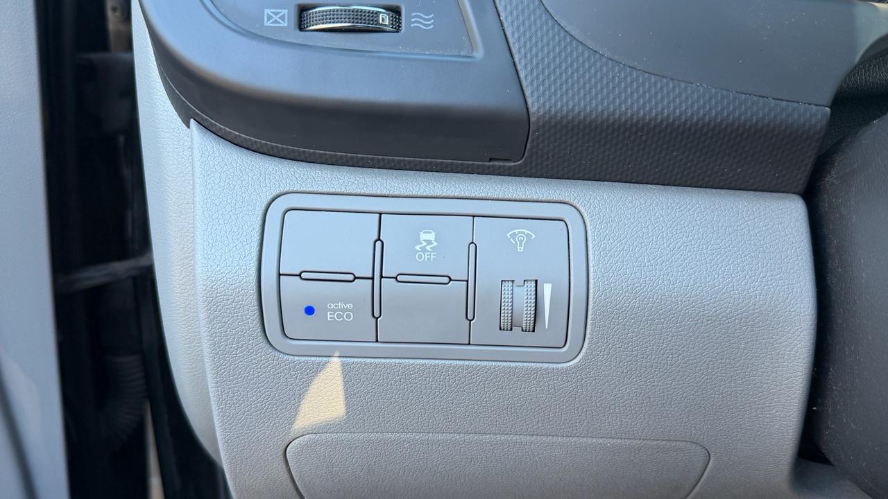 2013 Hyundai Accent GL Photo