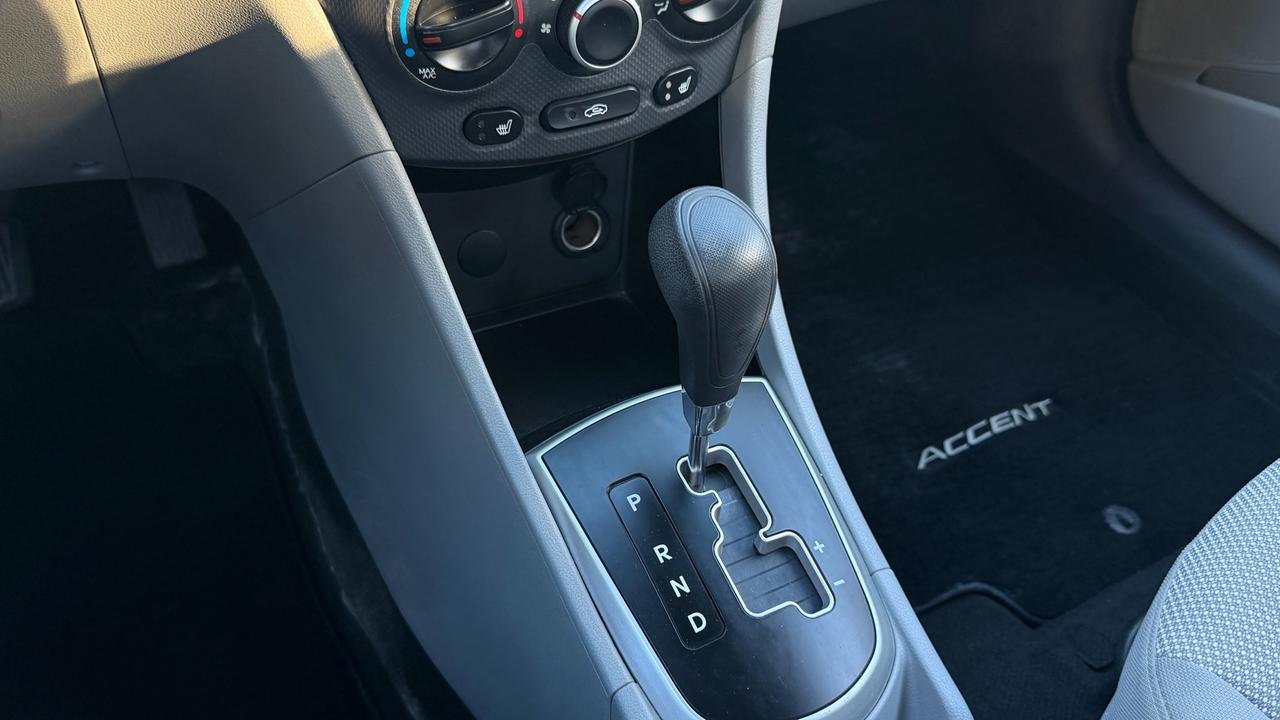 2013 Hyundai Accent GL Photo