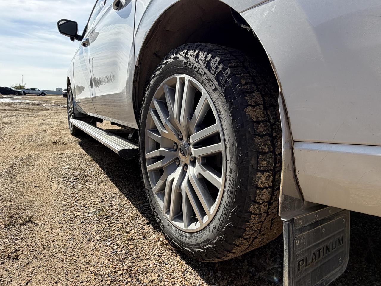 2022 Ford Expedition Platinum Max 3.5L ECOBOOST V6 600A+ Photo3