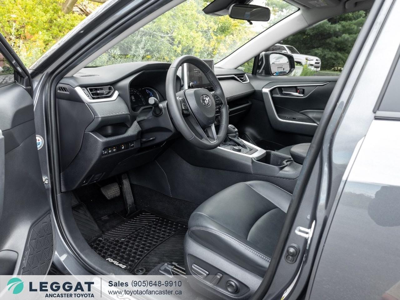 2024 Toyota RAV4 Hybrid Hybrid XLE PREMIUM AWD Photo