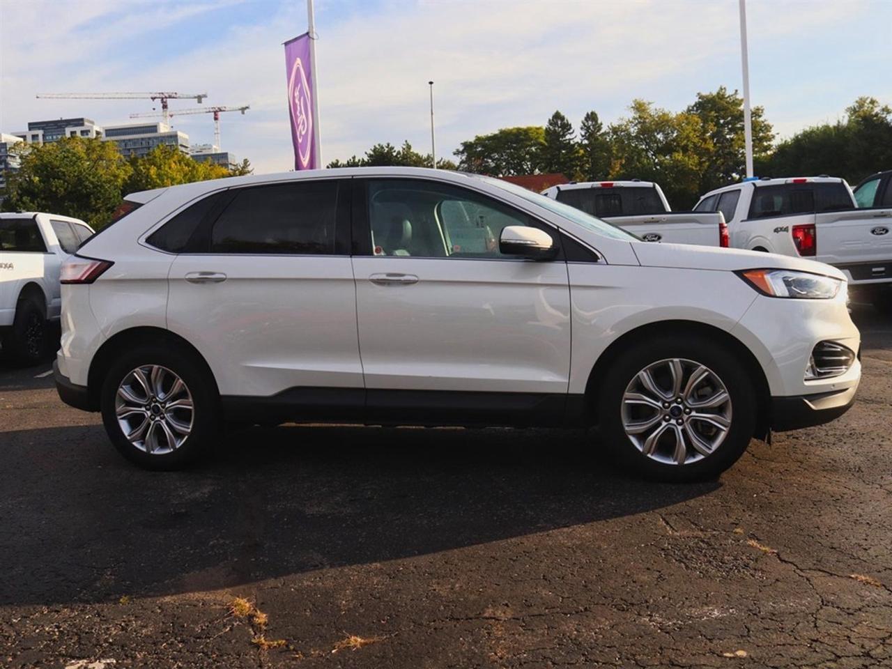 2022 Ford Edge Titanium | AWD | NAV | ROOF | TOW | HTD STR WHL Photo2