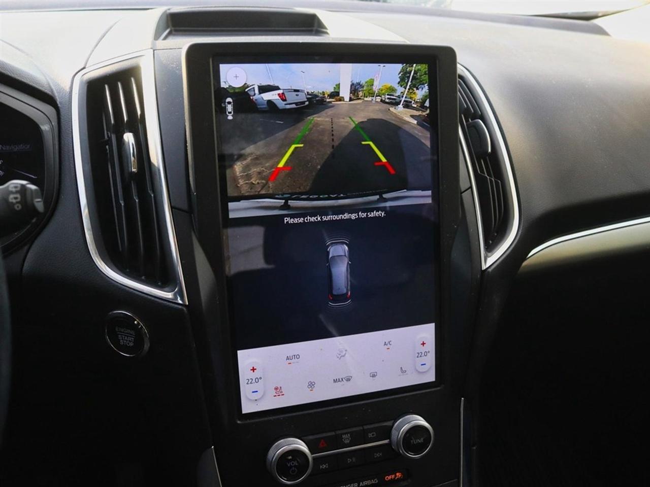 2022 Ford Edge Titanium | AWD | NAV | ROOF | TOW | HTD STR WHL Photo