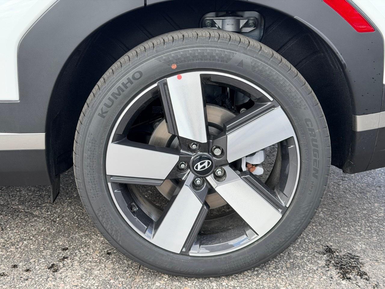 2027 Hyundai Santa Fe Hybrid Luxury AWD Photo4