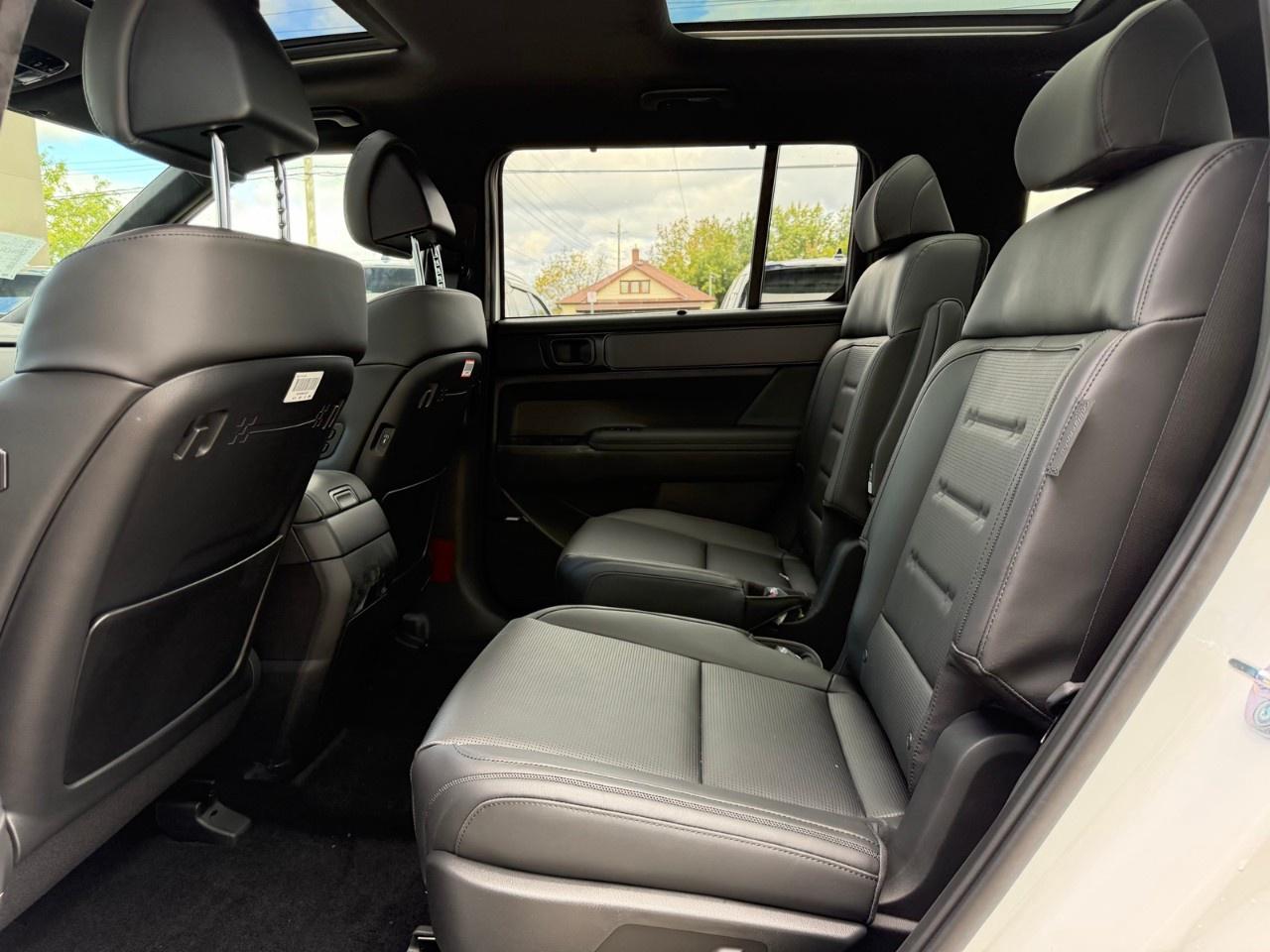 2027 Hyundai Santa Fe Hybrid Ultimate Calligraphy AWD Photo