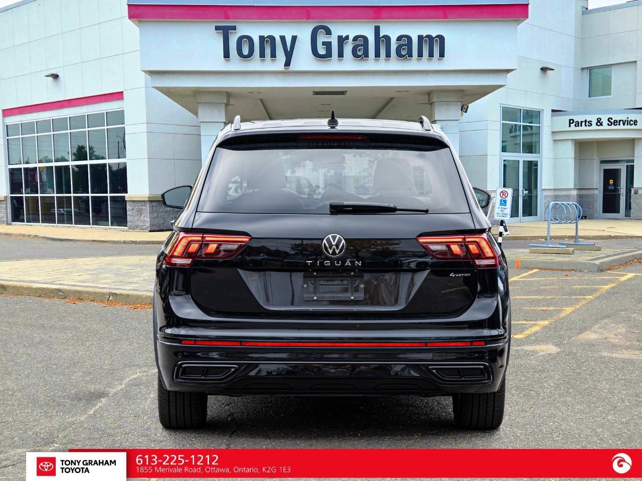 2022 Volkswagen Tiguan Comfortline R-Line Black Edition Photo4