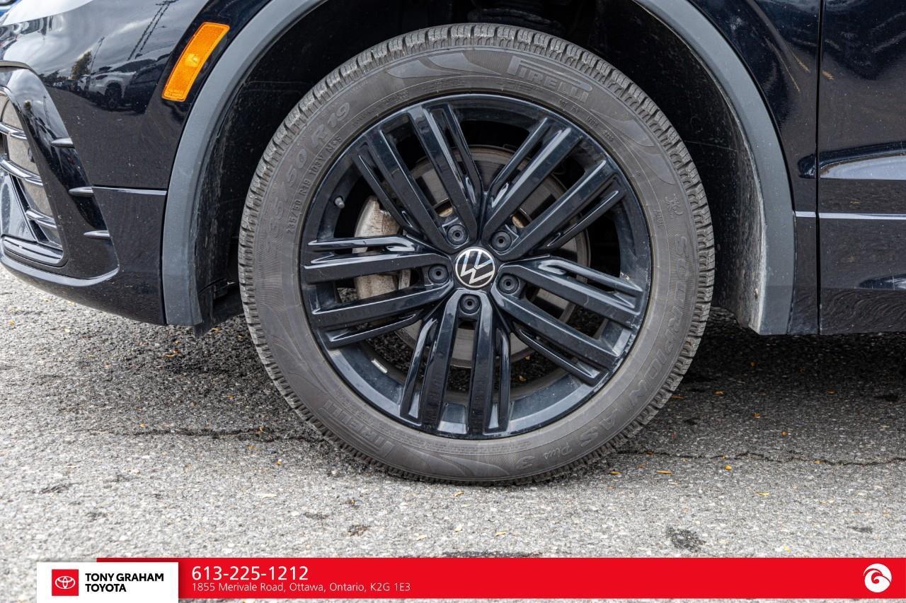 2022 Volkswagen Tiguan Comfortline R-Line Black Edition Photo