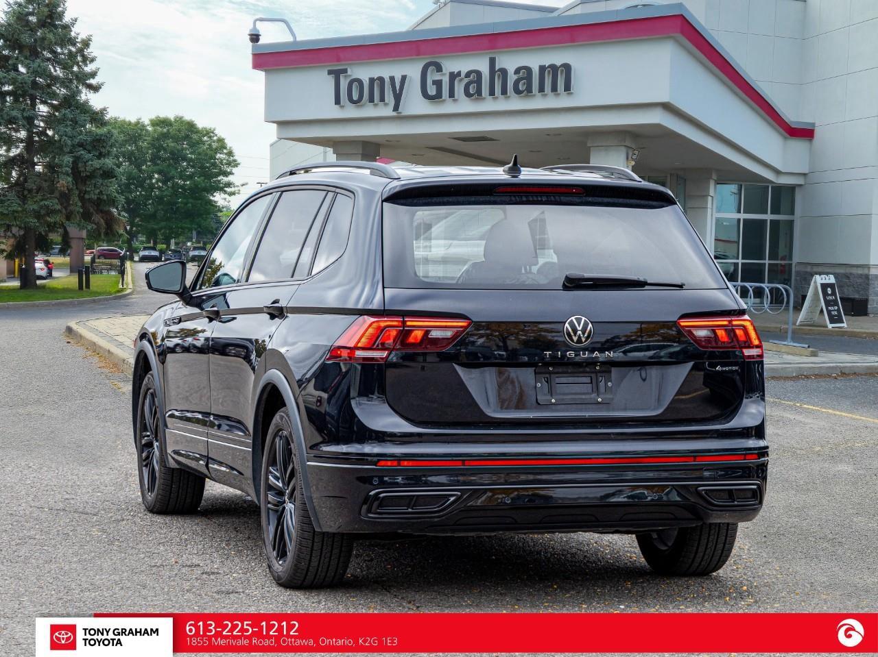 2022 Volkswagen Tiguan Comfortline R-Line Black Edition Photo