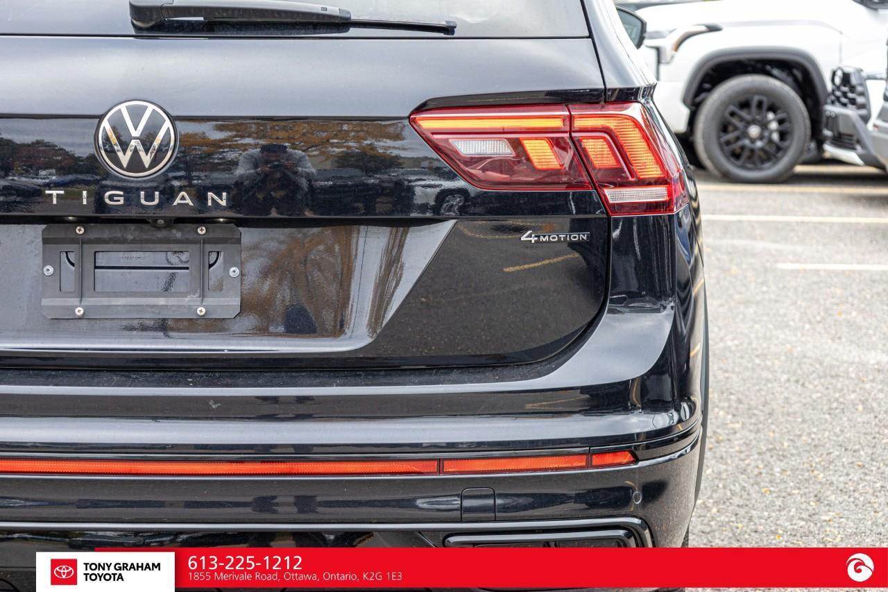 2022 Volkswagen Tiguan Comfortline R-Line Black Edition Photo