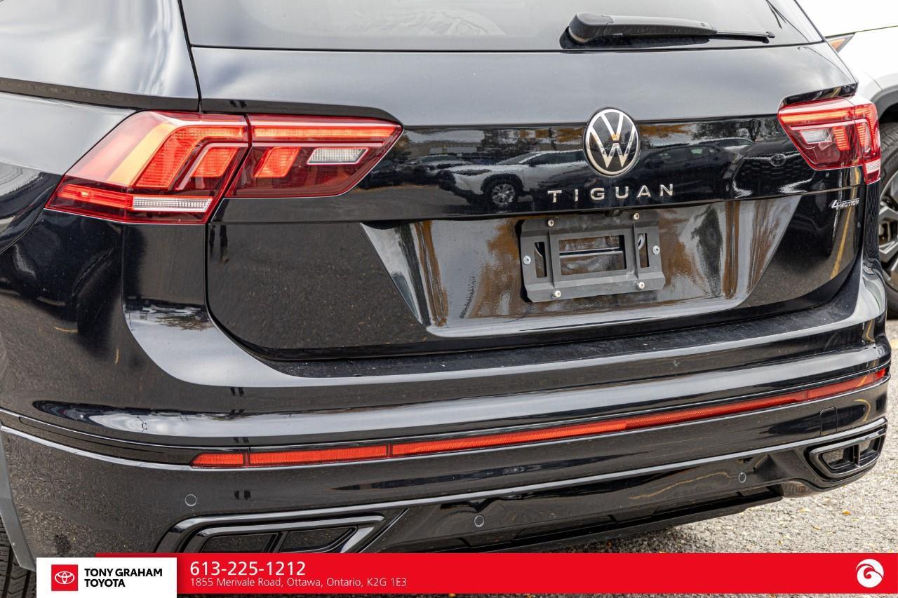 2022 Volkswagen Tiguan Comfortline R-Line Black Edition Photo