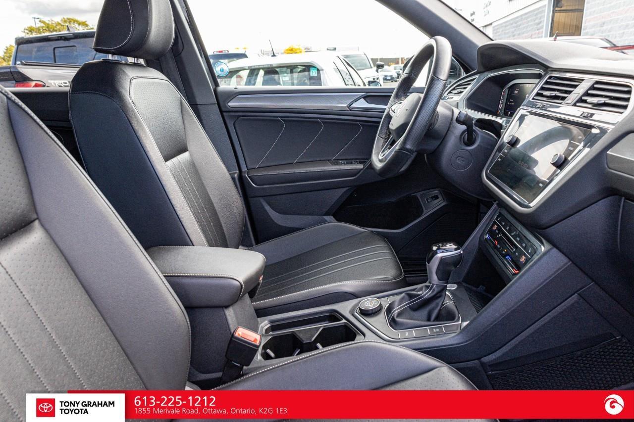2022 Volkswagen Tiguan Comfortline R-Line Black Edition Photo