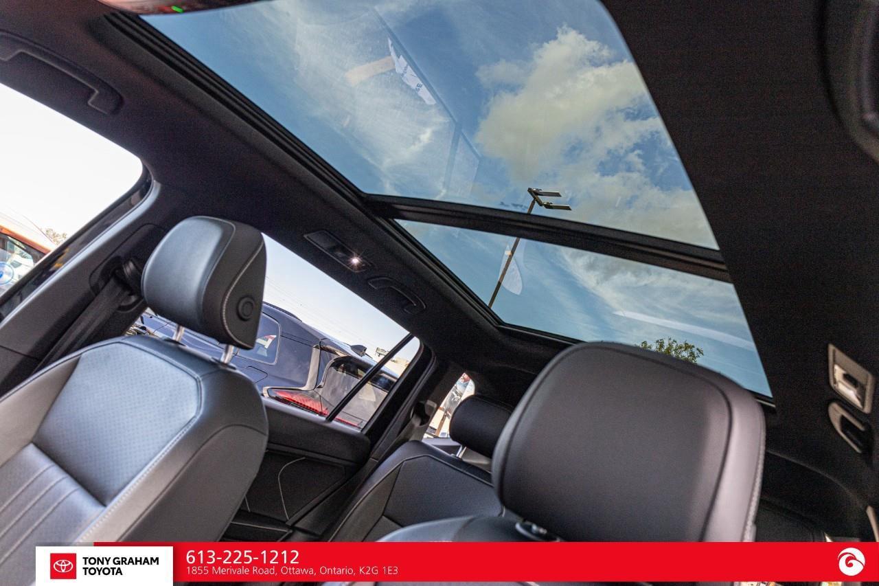 2022 Volkswagen Tiguan Comfortline R-Line Black Edition Photo