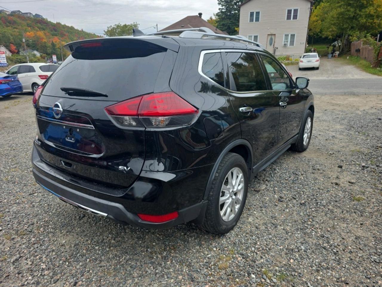 2019 Nissan Rogue SV Photo4