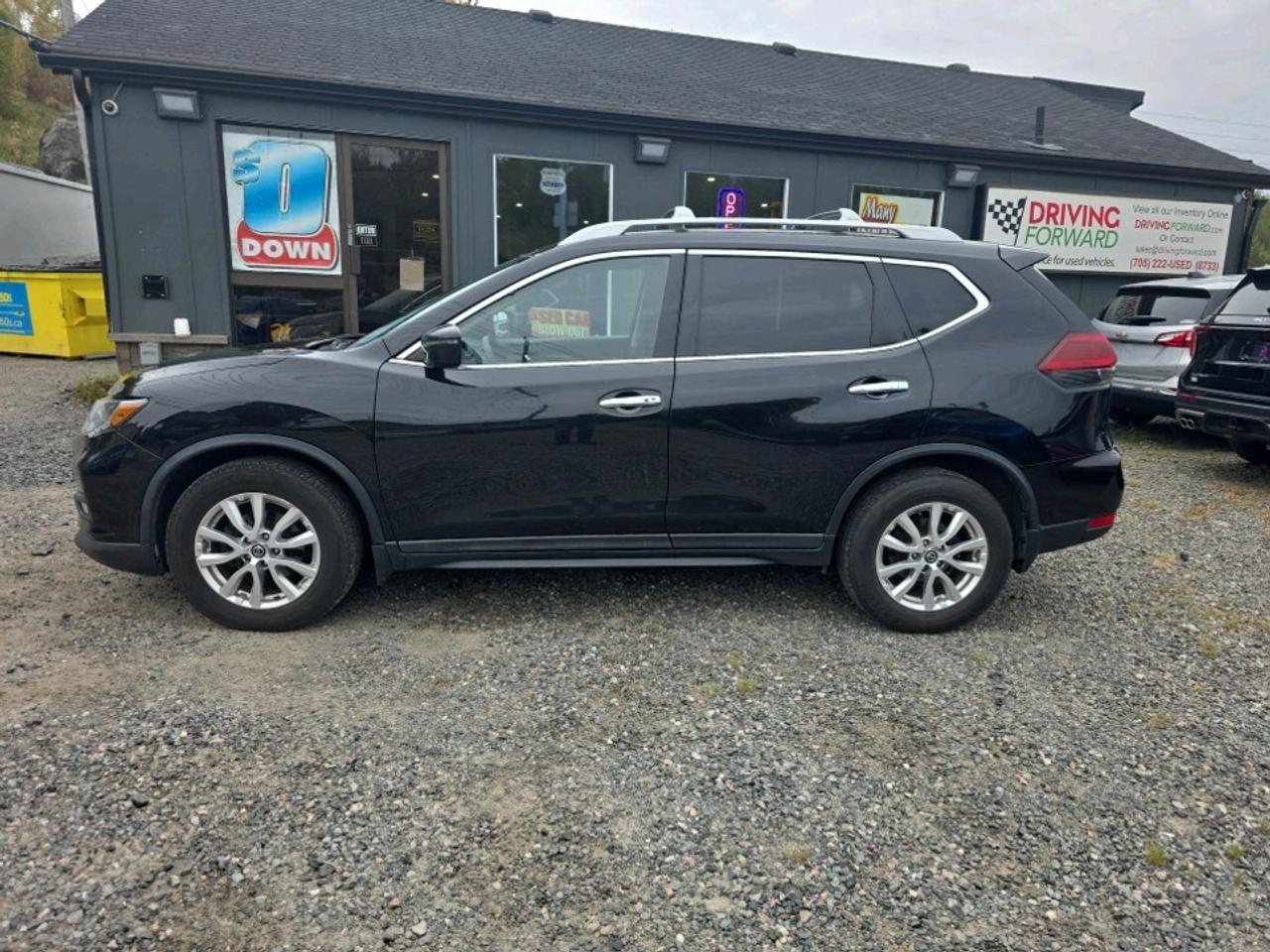 2019 Nissan Rogue SV Photo5