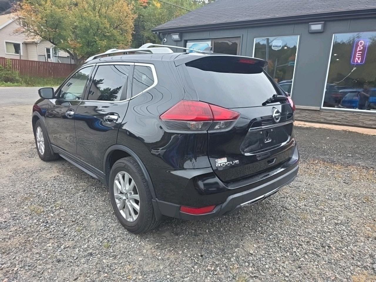 2019 Nissan Rogue SV Photo