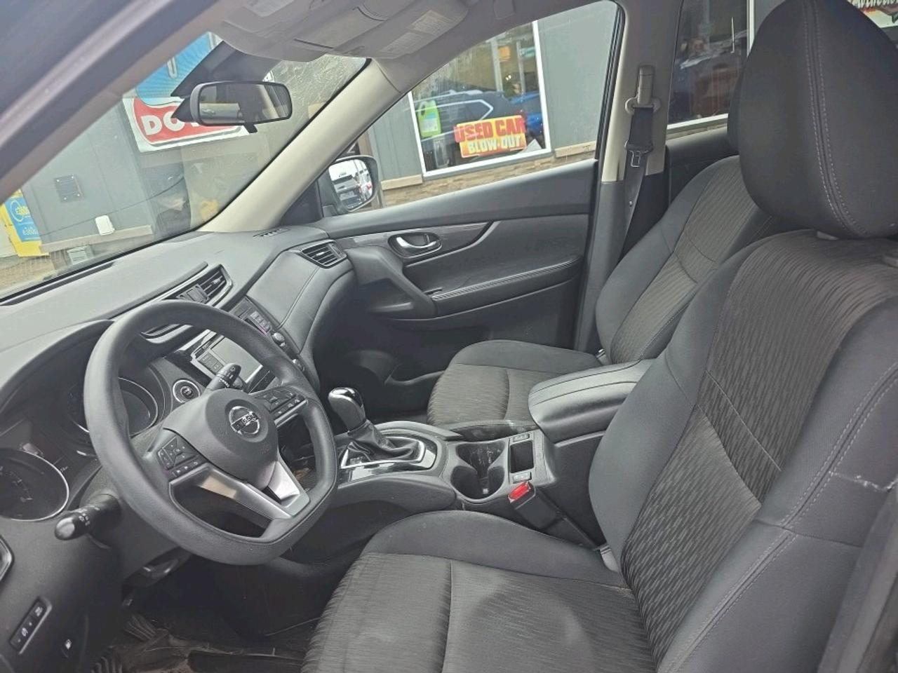 2019 Nissan Rogue SV Photo